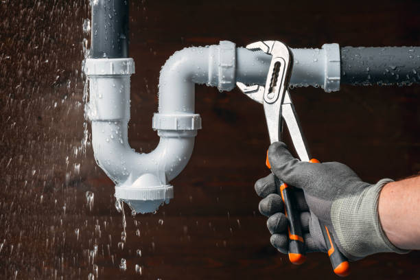 Professional Drain Cleaning technician working in Wallingford, IA